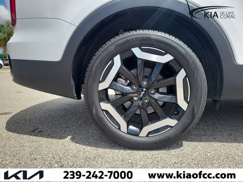 Certified 2024 Kia Telluride S w/ S Sunroof Package FWD image 9