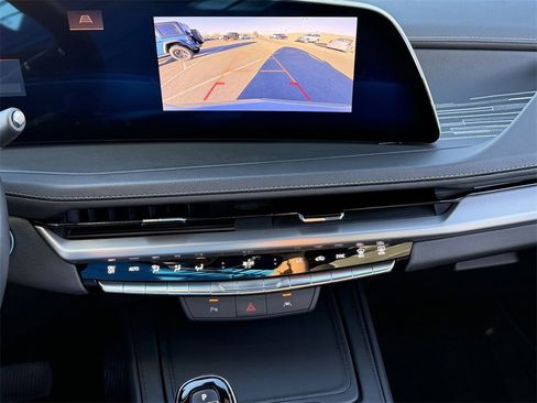 Used 2024 Cadillac XT4 Premium Luxury image 16