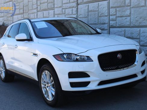 Used 2017 Jaguar F-PACE Prestige image 2