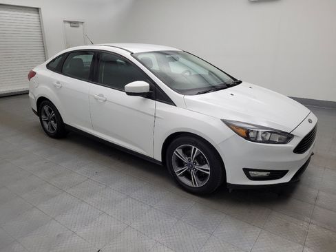 Used 2018 Ford Focus SE w/ SE Appearance Package image 11