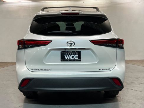 Used 2021 Toyota Highlander XLE AWD/4WD image 5
