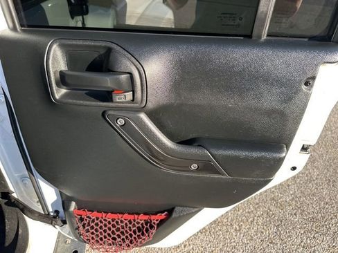 Used 2018 Jeep Wrangler Unlimited Rubicon image 36