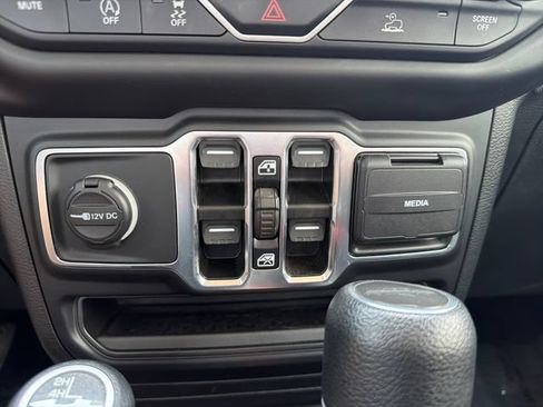 Used 2021 Jeep Gladiator Sport AWD/4WD image 24