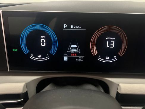 Used 2025 Hyundai Tucson Blue AWD/4WD image 18