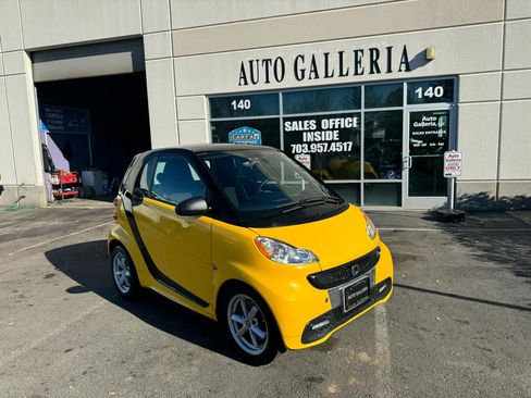Used 2015 smart fortwo passion image 2