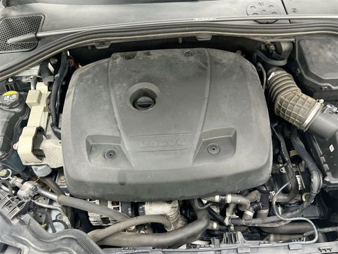 Used 2017 Volvo V60 T6 R-Design Platinum image 26