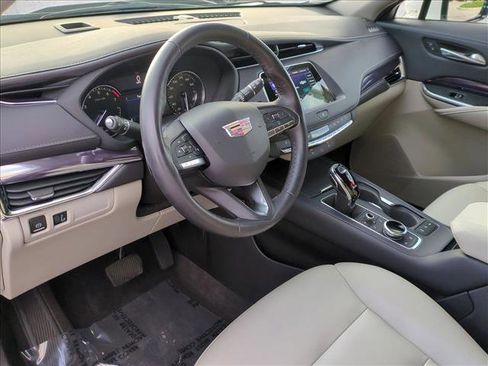 Used 2022 Cadillac XT4 Luxury w/ Driver Awareness Package image 10