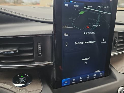 Used 2020 Ford Explorer Platinum w/ Premium Technology Package image 30