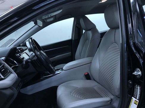 Used 2019 Toyota Camry SE image 18