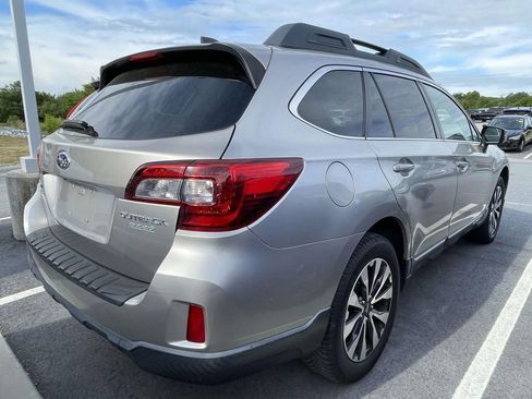 Used 2017 Subaru Outback 2.5i Limited AWD/4WD image 4