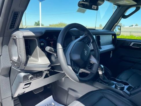 New 2026 Ford Bronco Badlands w/ Sasquatch Package AWD/4WD image 9