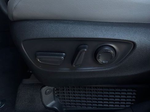 Used 2026 Toyota Sienna XLE FWD image 11