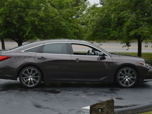 Used 2019 Toyota Avalon Touring w/ Advanced Safety Package FWD image 12