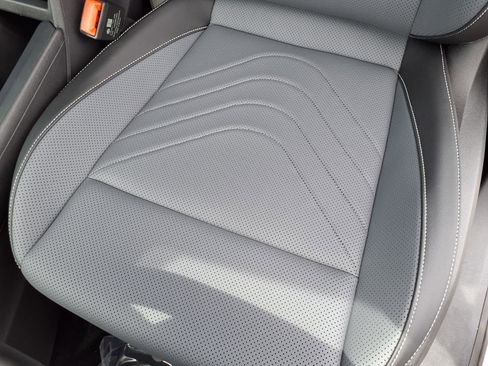New 2026 Volkswagen Tiguan SE FWD image 9