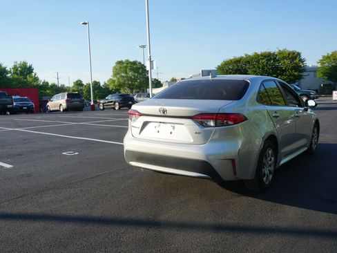 Used 2022 Toyota Corolla LE FWD image 3