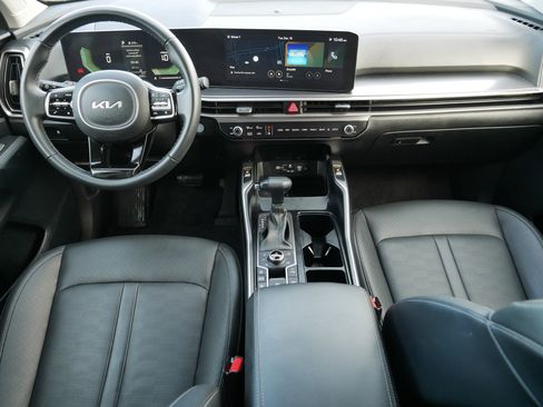 Certified 2025 Kia Sorento S image 10