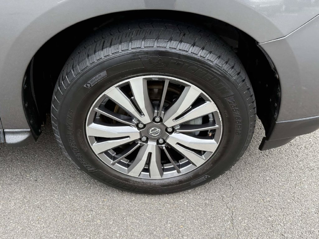 Used 2020 Nissan Pathfinder SL FWD image 11