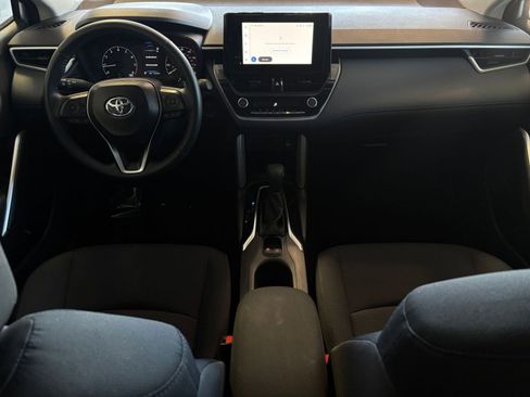 Used 2025 Toyota Corolla Cross LE image 32