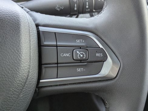 Used 2024 Jeep Compass Latitude image 17