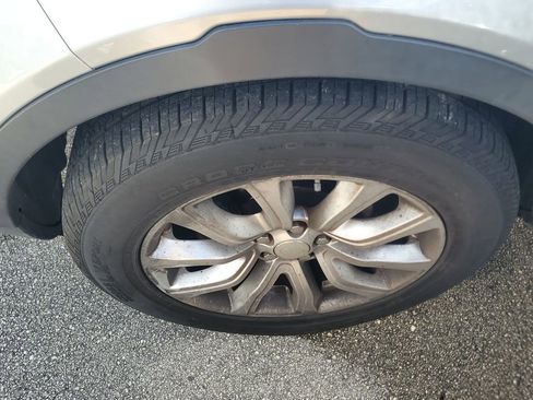 Used 2015 Land Rover Range Rover Evoque Pure image 4