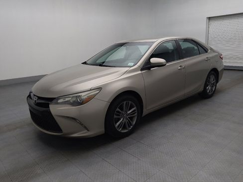 Used 2016 Toyota Camry SE image 2