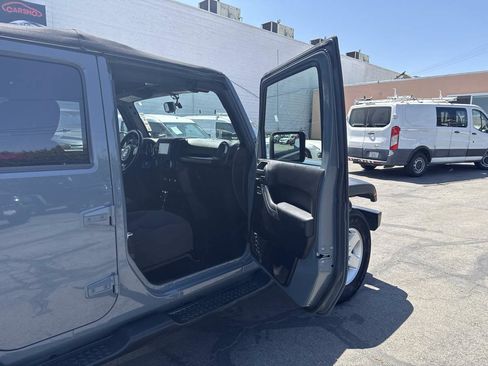 Used 2015 Jeep Wrangler Unlimited Sport w/ Quick Order Package 24S AWD/4WD image 9