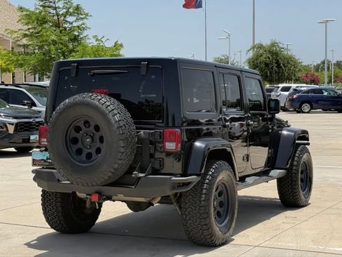 Used 2015 Jeep Wrangler Unlimited Sahara w/ Max Tow Package AWD/4WD image 4