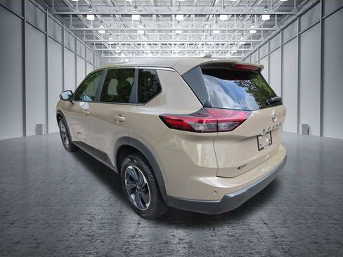 Certified 2025 Nissan Rogue SV FWD image 6
