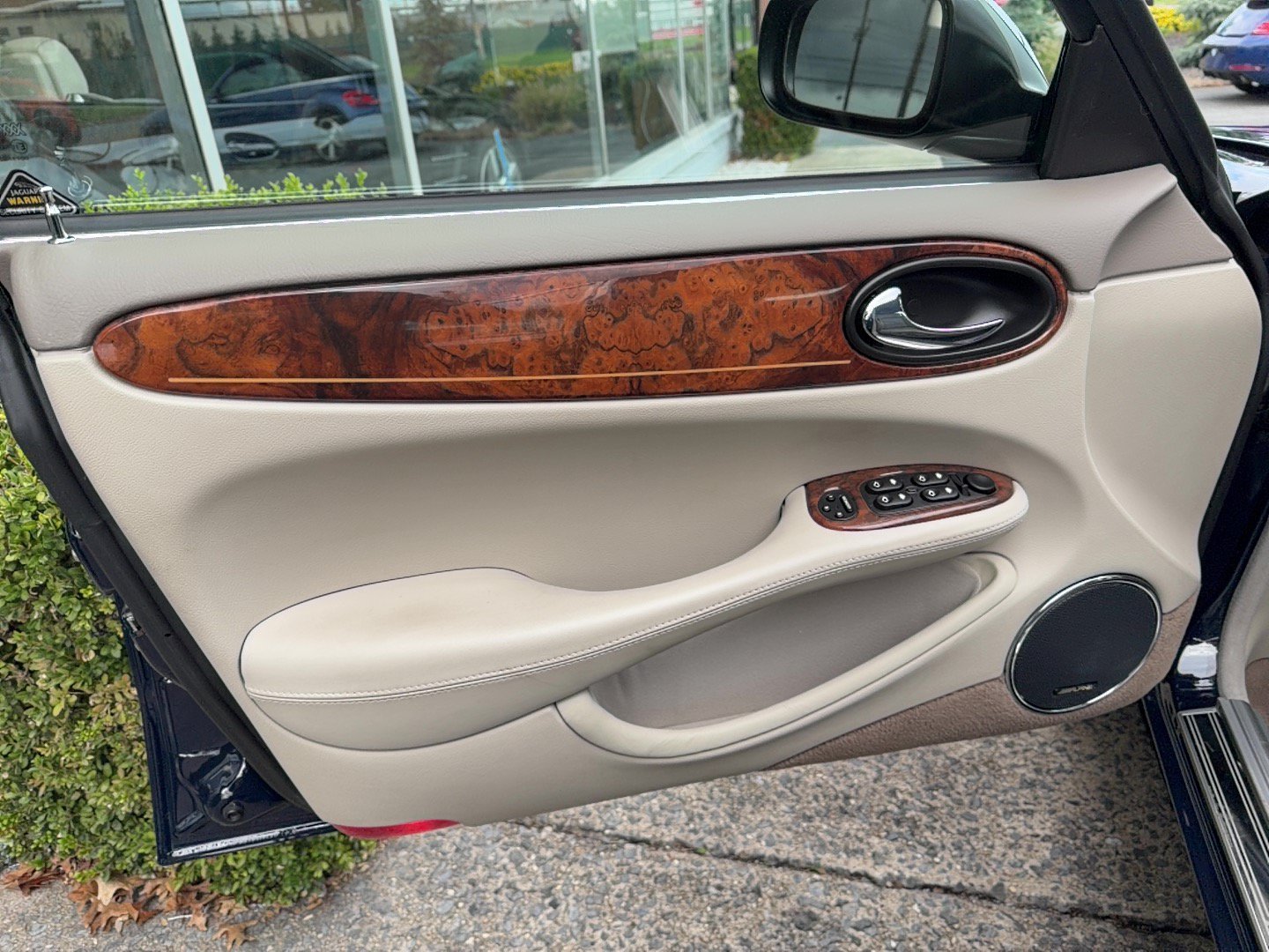 Used 2000 Jaguar XJ RWD image 19
