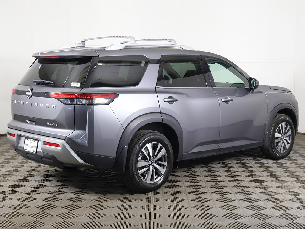 Used 2024 Nissan Pathfinder SL AWD/4WD image 12