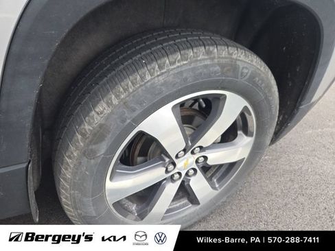 Used 2019 Chevrolet Traverse LT w/ LT Premium Package AWD/4WD image 7