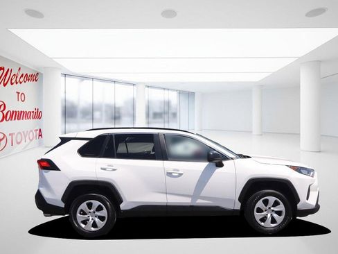 Used 2021 Toyota RAV4 LE FWD image 5