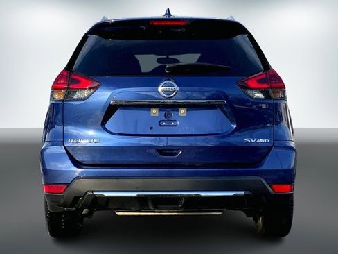 Used 2018 Nissan Rogue SV image 3