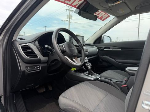 Used 2022 Kia Seltos LX AWD/4WD image 9