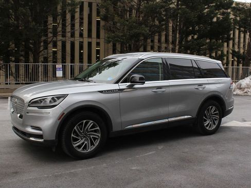 Used 2023 Lincoln Aviator AWD image 12