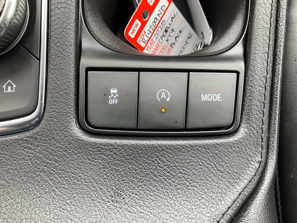Used 2025 Cadillac XT4 Premium Luxury FWD image 19