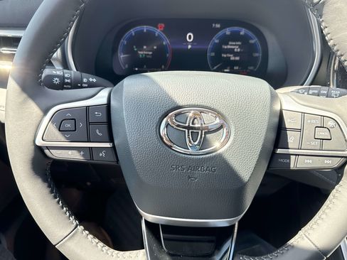 New 2026 Toyota Highlander Platinum AWD/4WD image 25