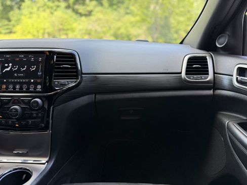 Used 2021 Jeep Grand Cherokee Laredo X AWD/4WD image 32