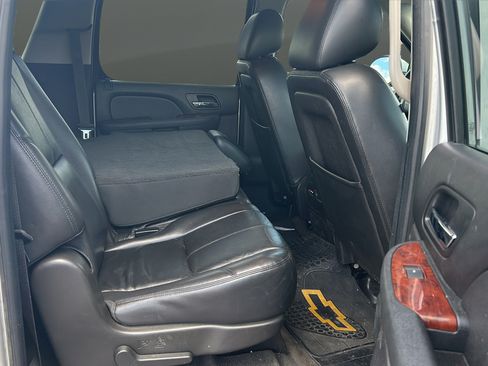 Used 2014 Chevrolet Suburban LT AWD/4WD image 17