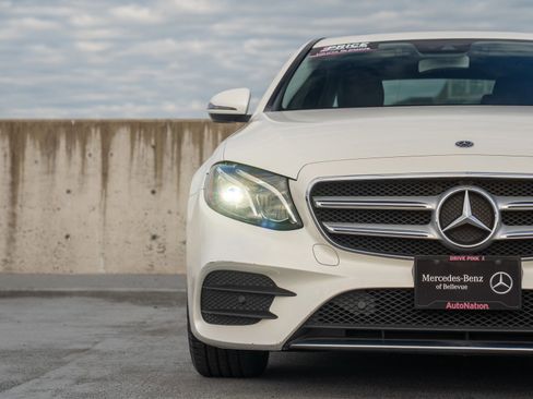 Certified 2018 Mercedes-Benz E 300 4MATIC image 7