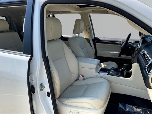 Used 2023 Lexus GX 460 Luxury w/ Sport Design Package AWD/4WD image 30