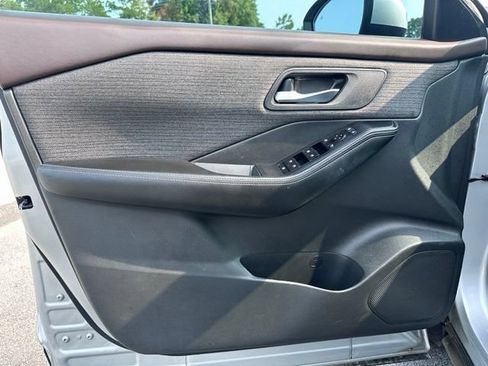Used 2023 Nissan Rogue SV FWD image 11