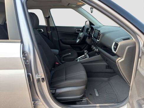 Used 2024 Hyundai Venue SEL FWD image 18