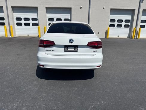 Used 2016 Volkswagen Jetta SE FWD image 3