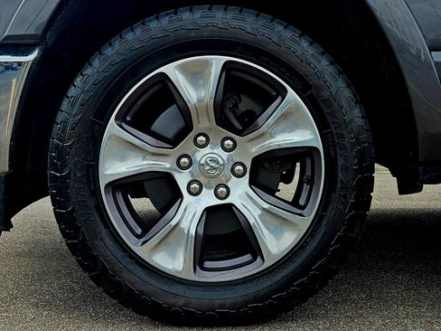 Used 2019 RAM 1500 Laramie AWD/4WD image 29
