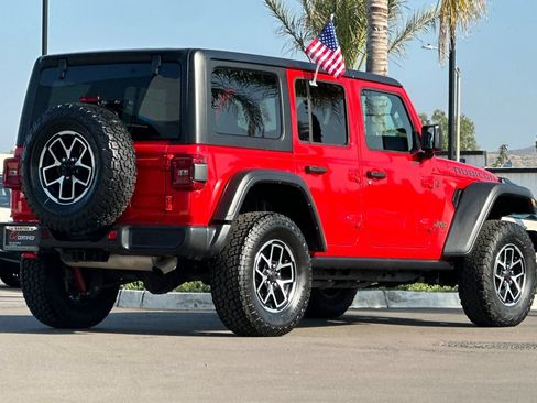Used 2025 Jeep Wrangler Unlimited Rubicon AWD/4WD image 4