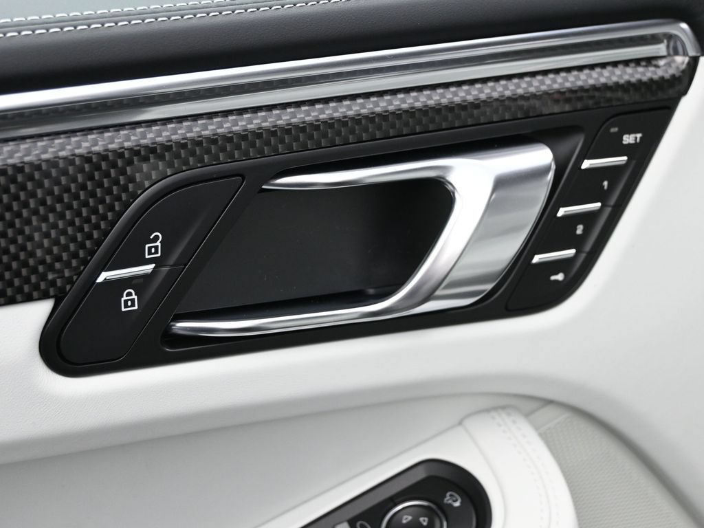 Certified 2026 Porsche Macan AWD/4WD image 19
