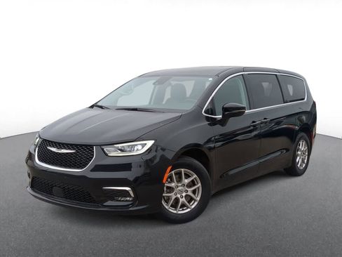 Used 2024 Chrysler Pacifica Touring-L FWD image 1