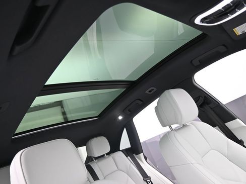 New 2025 Porsche Macan image 20