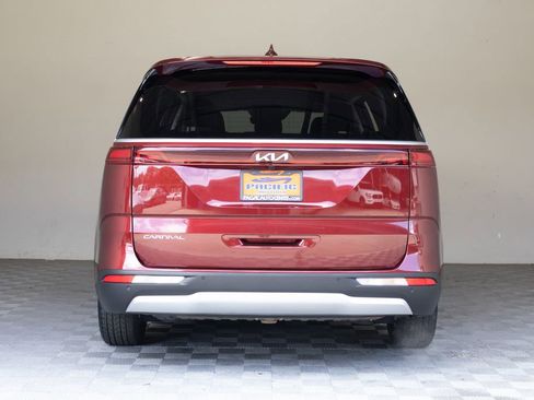 Used 2024 Kia Carnival LX FWD image 11